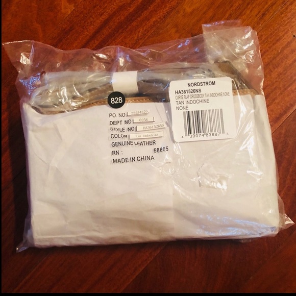 New Halogen Leather Tan Convertible Crossbody Bag - Picture 6 of 6